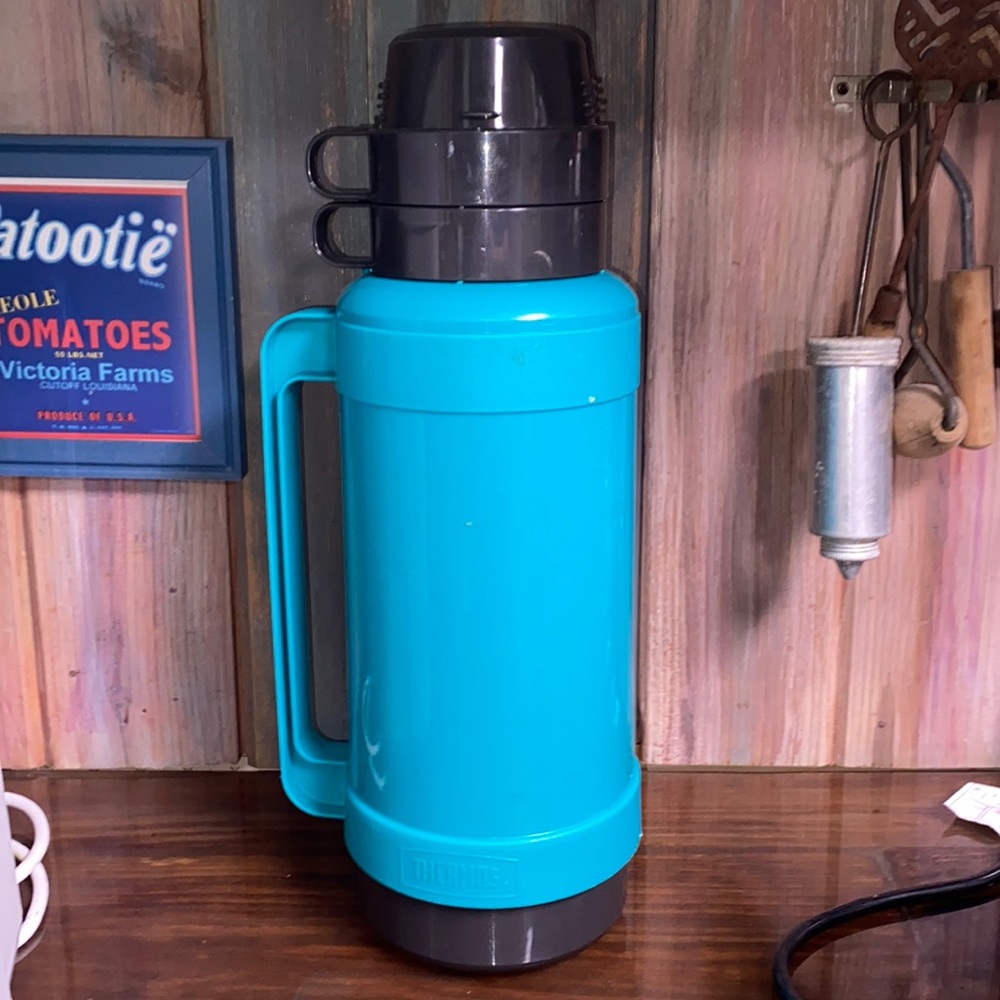 Thermos with two cups